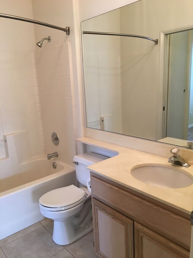 Building Photo - Beautiful Rancho San Diego Condo!