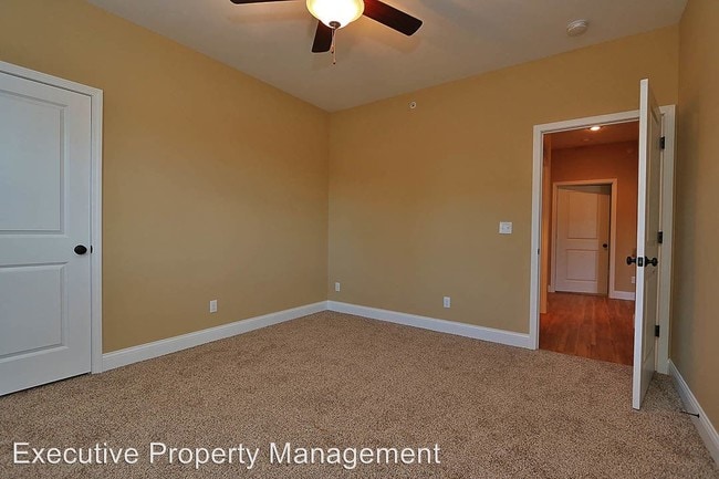 Building Photo - 2022 Walden Pond Way