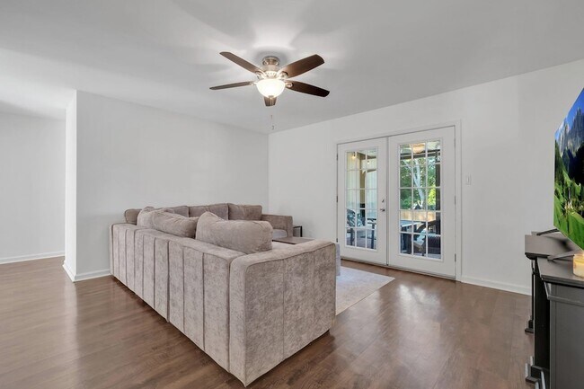 Building Photo - 890 Richardson Rd