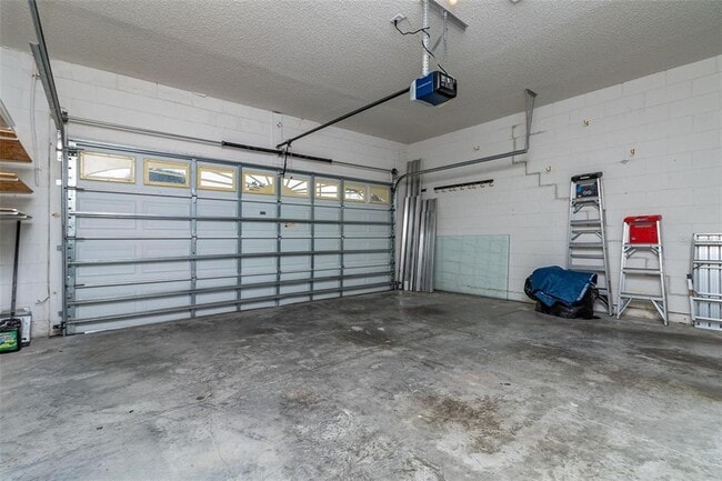 Building Photo - 411 Tamarind Parke Ln