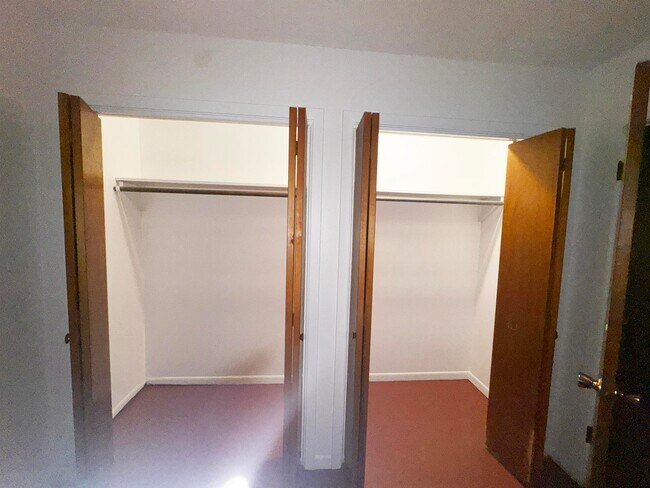 Building Photo - 132 Lake Breeze Dr