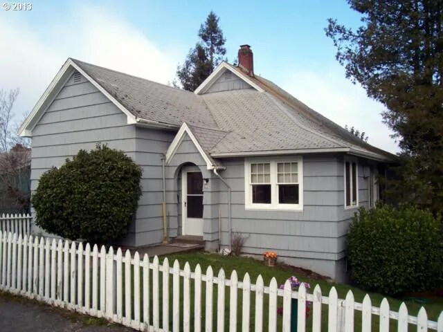 Building Photo - 819 10th St