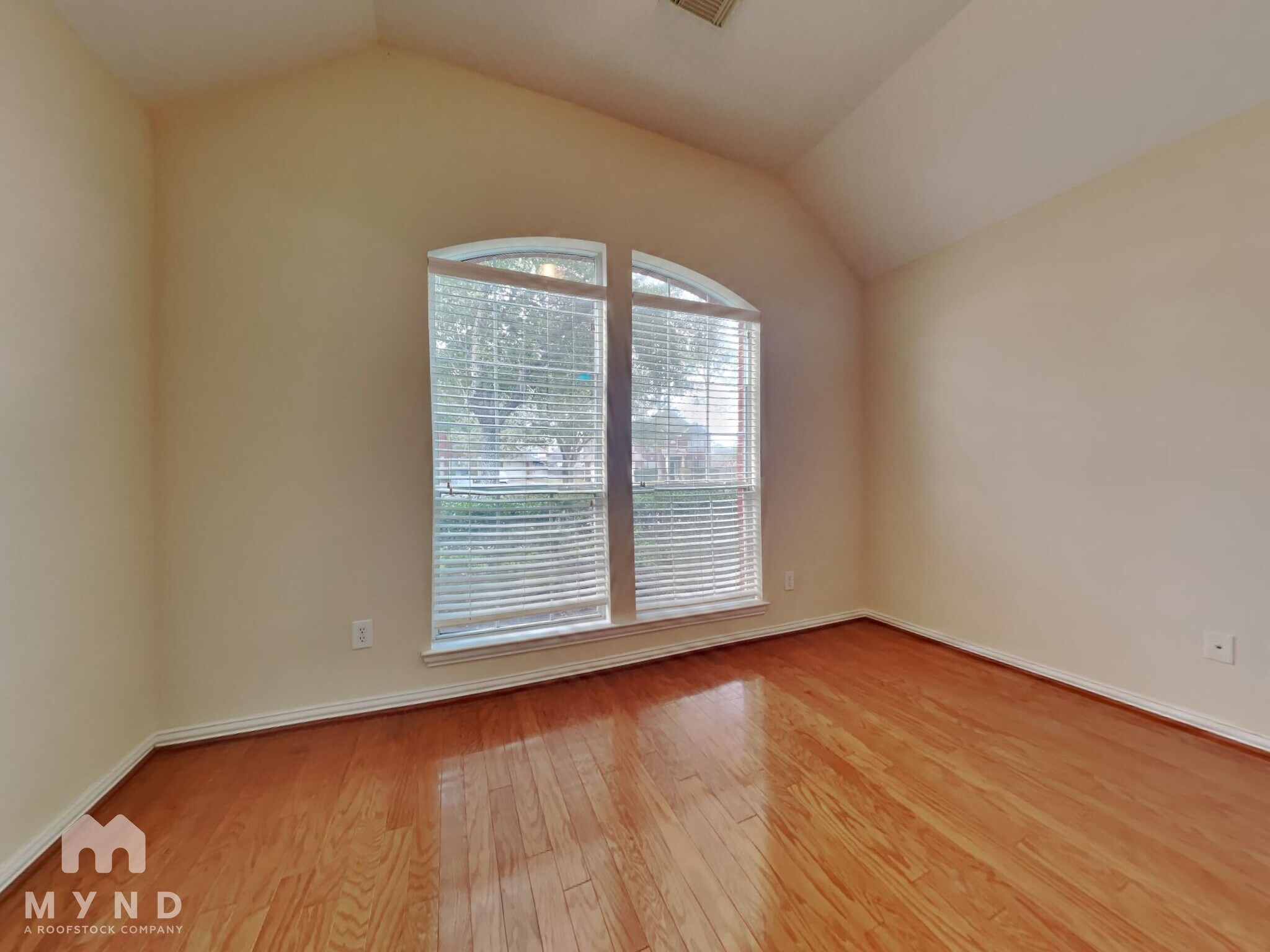 Building Photo - 3009 Fallbrook Ct