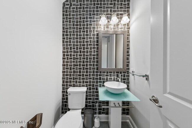 Building Photo - 264 Pine Haven Dr