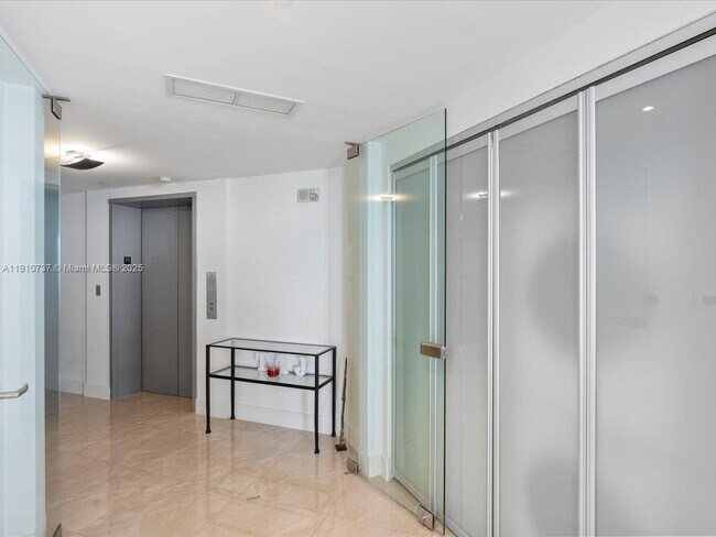 Building Photo - 1331 Brickell Bay Dr