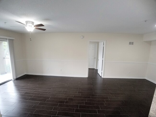 Building Photo - Gorgeous Remodeled 2/2 Floors Condo For Re...