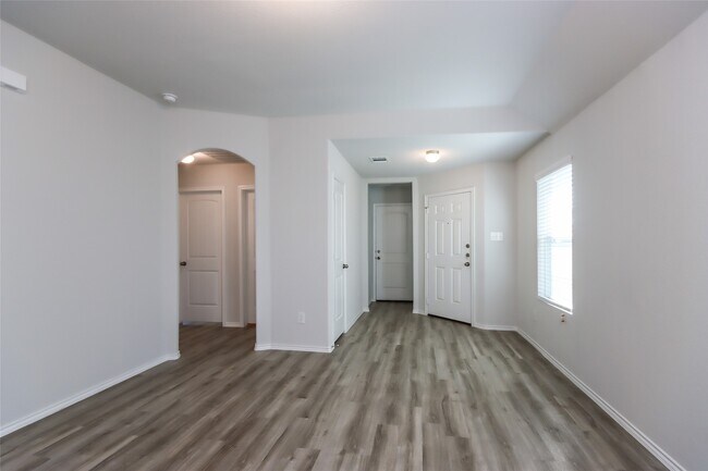 Building Photo - 17430 Linthorne St