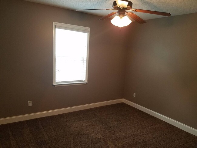 Building Photo - Spacious 3BR Brick Home with Open Split Floor Plan & Tiled Back Porch on Nearly an Acre