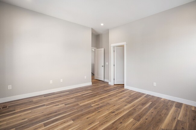 Building Photo - Brand New Woodland Park Townhome!