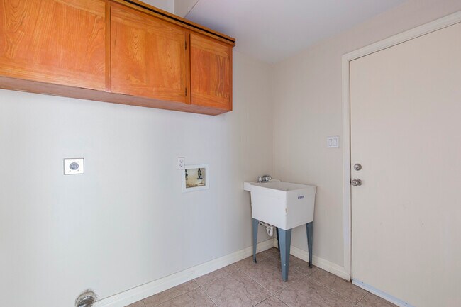 Building Photo - 2314 E 25th St