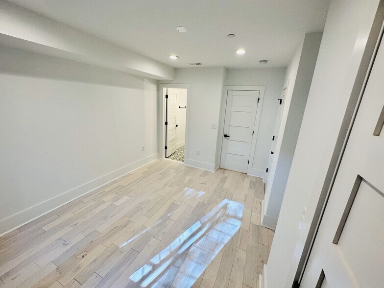 Building Photo - 1314 1/2 5th St NW