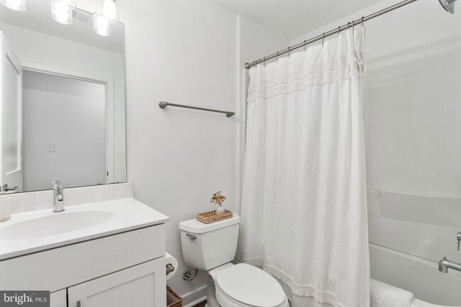 Building Photo - 308 Douglas Ave