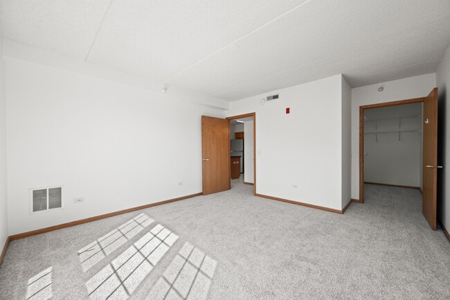 Building Photo - 750 Pearson St