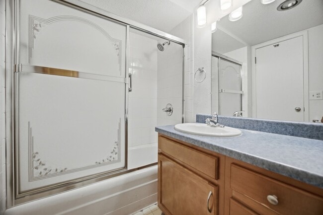 Building Photo - 675 S University Blvd