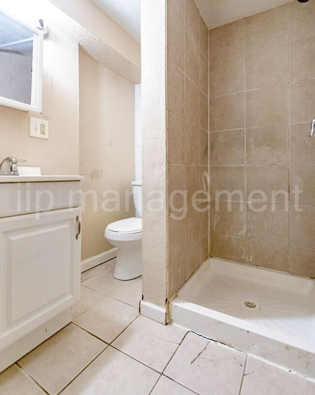 Building Photo - 4 Bedroom 2 Bath Cape Cod in Maple Hts
