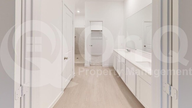 Building Photo - 726 Madrono Dr
