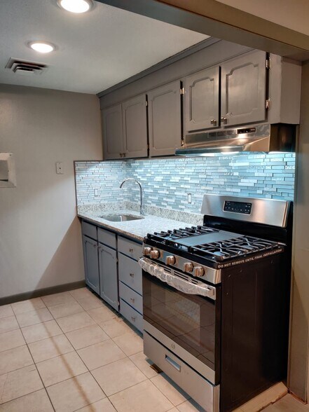 Building Photo - Wedgewood Apartments