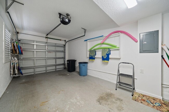 Building Photo - 3902 Fairway Dr N