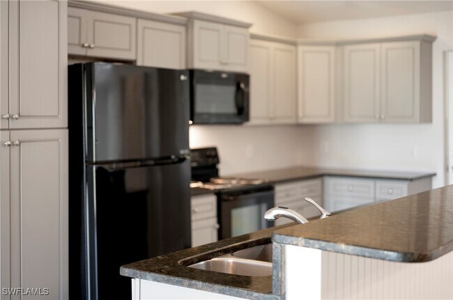 Building Photo - 4208 SW 7th Pl