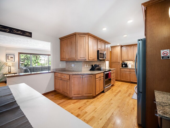 Building Photo - Fully Furnished 3 bedroom/3 bathroom North Spokane Home