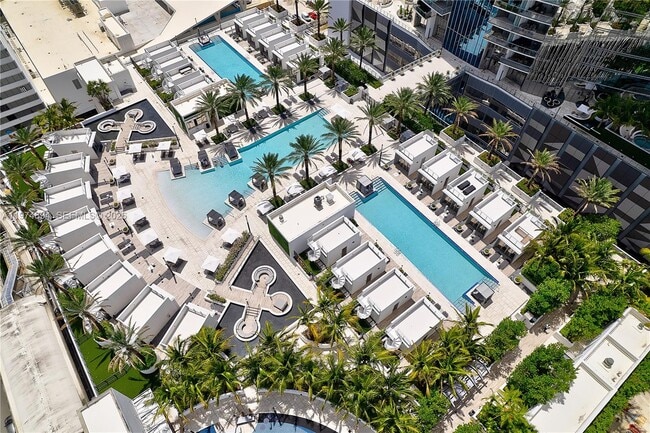 Building Photo - 851 NE 1st Ave