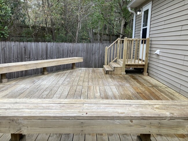 Building Photo - Newly Renovated 2 Bedroom Home!!