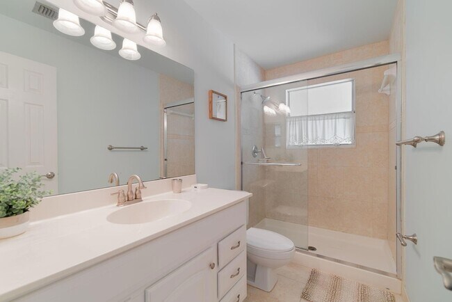 Building Photo - 13095 Belhaven Ct
