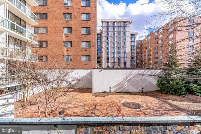 Building Photo - 955 26th St NW