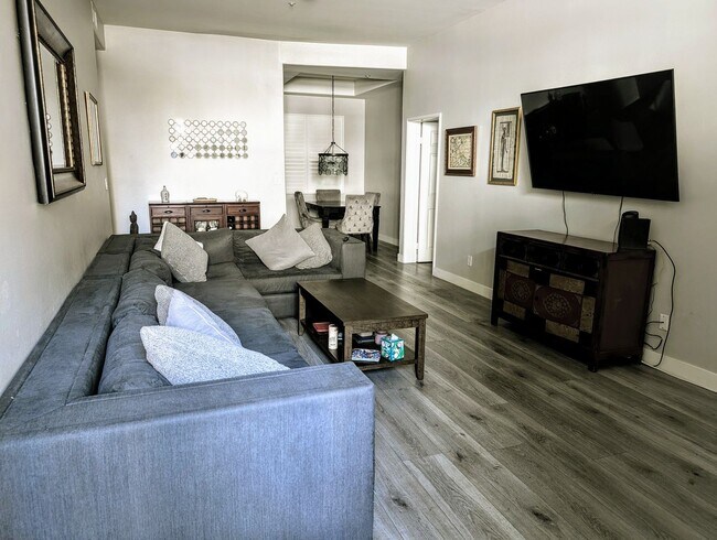 Building Photo - SPACIOUS AND BRIGHT 2+2 CONDO! CLOSE TO MA...