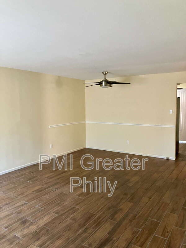 Building Photo - 1688 Bluebird Dr