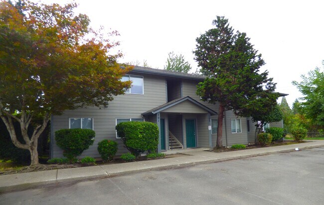 Building Photo - Rent Special: 1/2 Off May's Rent! Second Floor 3 Bedroom apartment