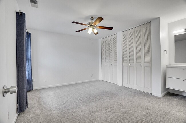 Building Photo - $2,145.95 with $300 Off the first month's rent, 2 Beds - 1 Bath, Townhouse in Greenwood Village w...