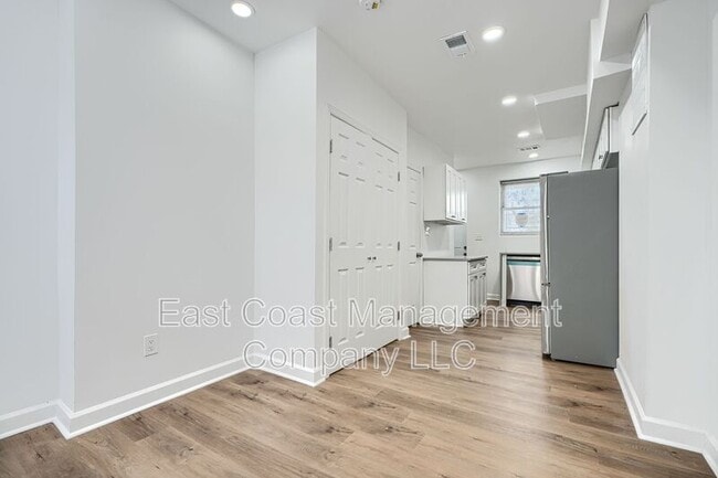 Building Photo - 1153 Sargeant St