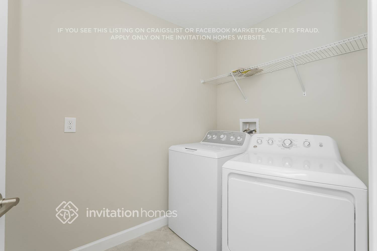 Building Photo - 2883 Coach Manors Way