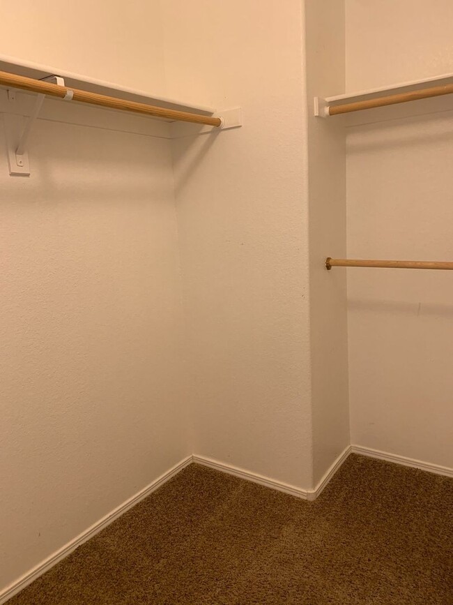 Building Photo - 4 Bedroom - 2 bath - Single Family Home in...