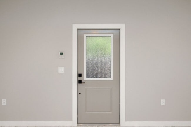 Building Photo - Peaceful Retreat! Just minutes from Niceville!