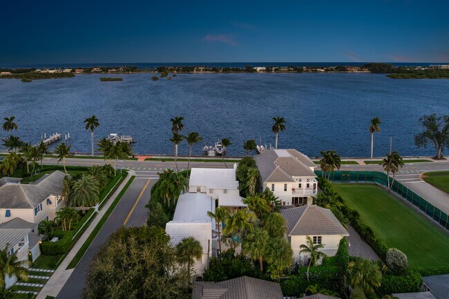 Building Photo - 7103 S Flagler Dr