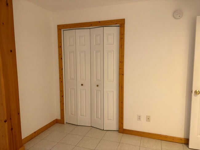 Building Photo - 1 Bedroom 1 Bath Available Now for Year Round Rental! $975/mo