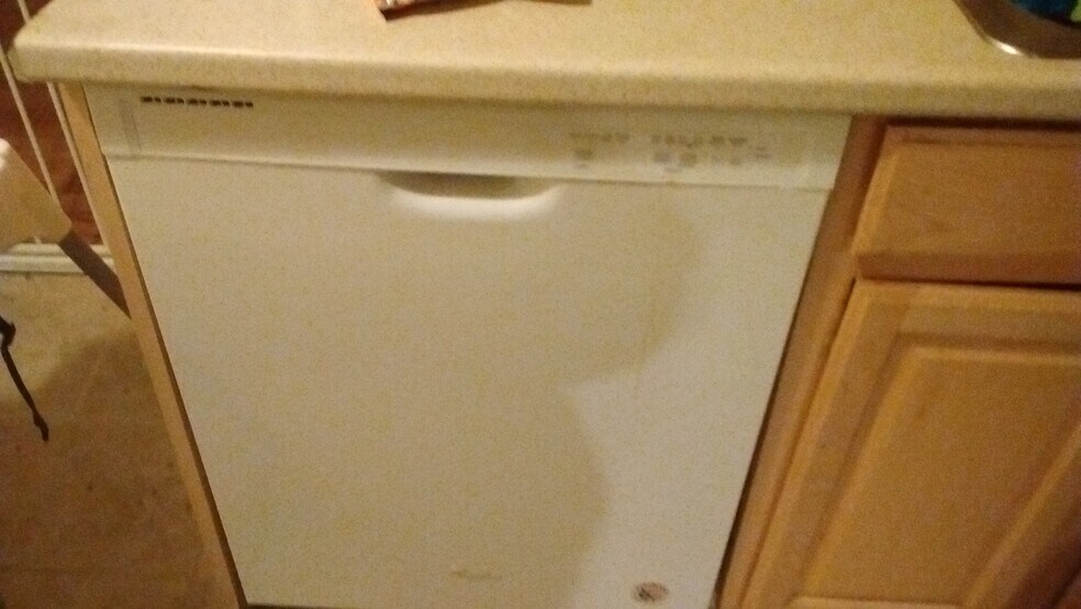 Building Photo - 77 Pond Ave