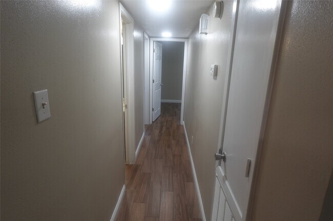 Building Photo - 3351 Deermoss Dr
