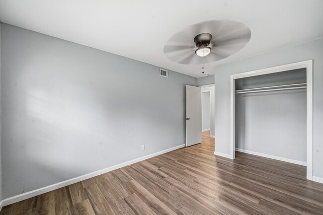 Building Photo - 5859 Flamingo Dr