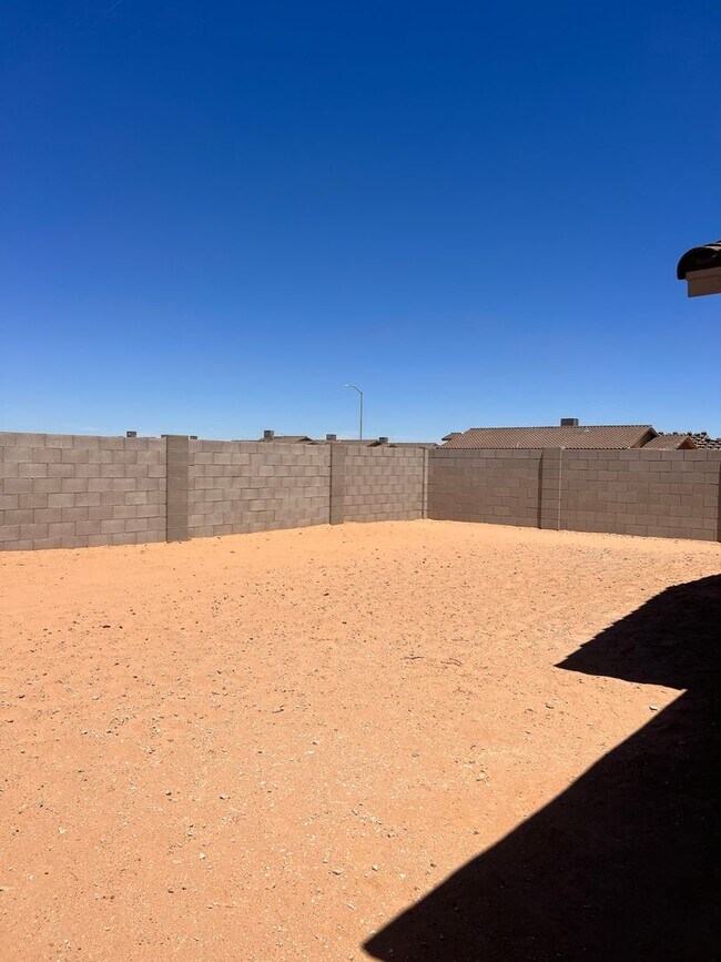 Building Photo - Desert Sands