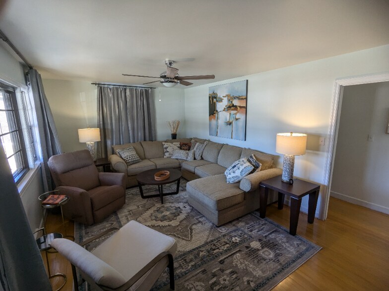 Building Photo - 1218 Greenwood Dr