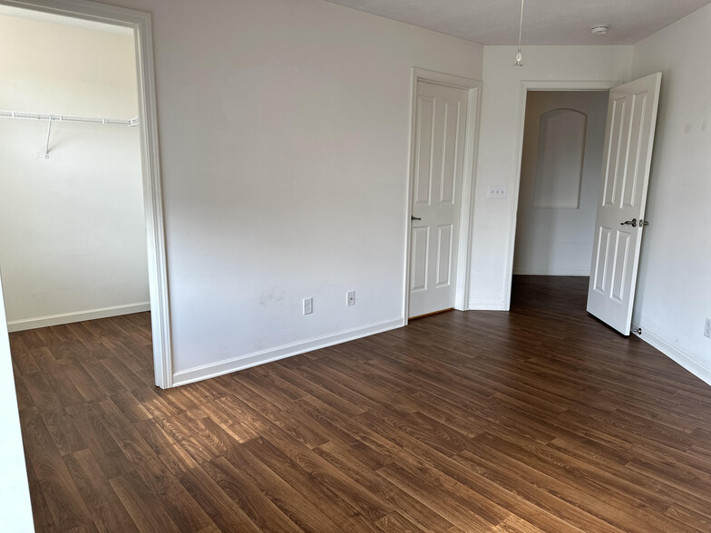 Guest bedroom 1 - 5468 Nottinghamshire Ln