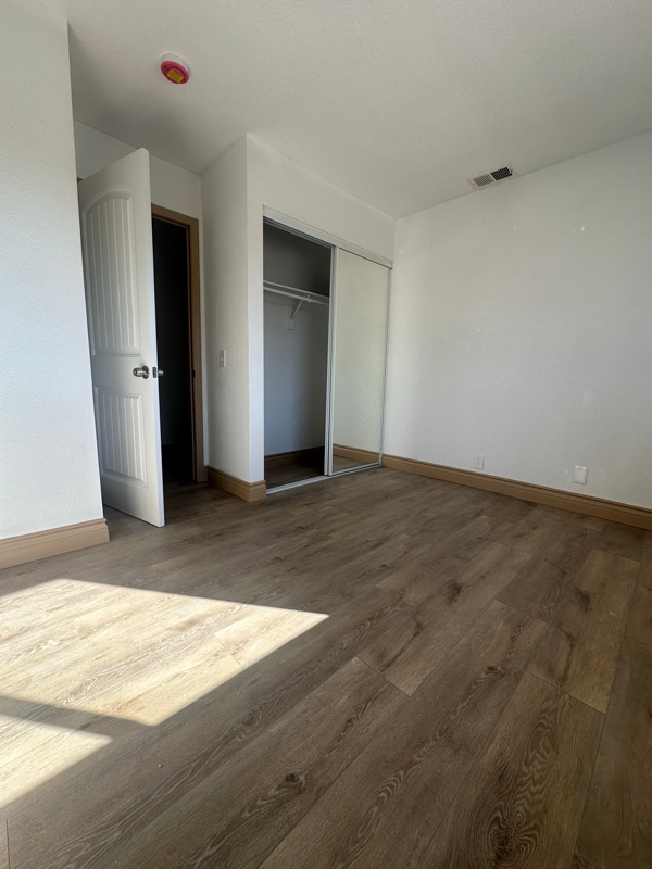 Building Photo - 347 N Eucalyptus Ave