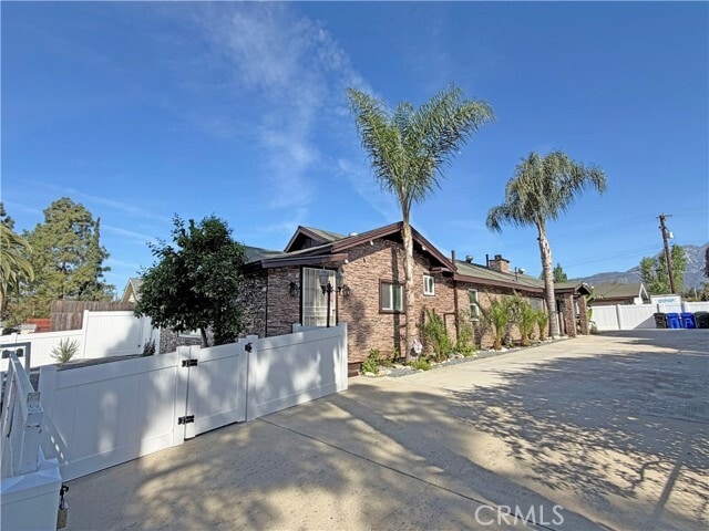 Building Photo - 621 E Pine St