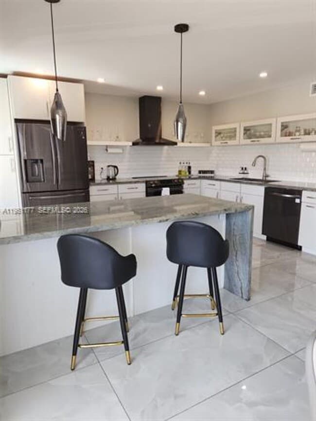 Building Photo - 1075 92nd St