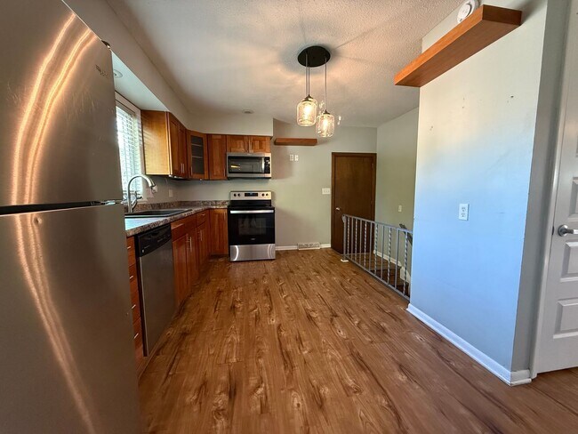 Building Photo - Charming 3 Bed, 1 Bath Home in Quiet Bette...