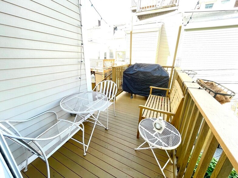 Building Photo - 272 Bowen St