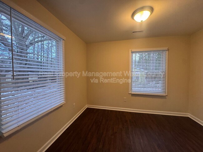 Building Photo - 1505 Axum Rd